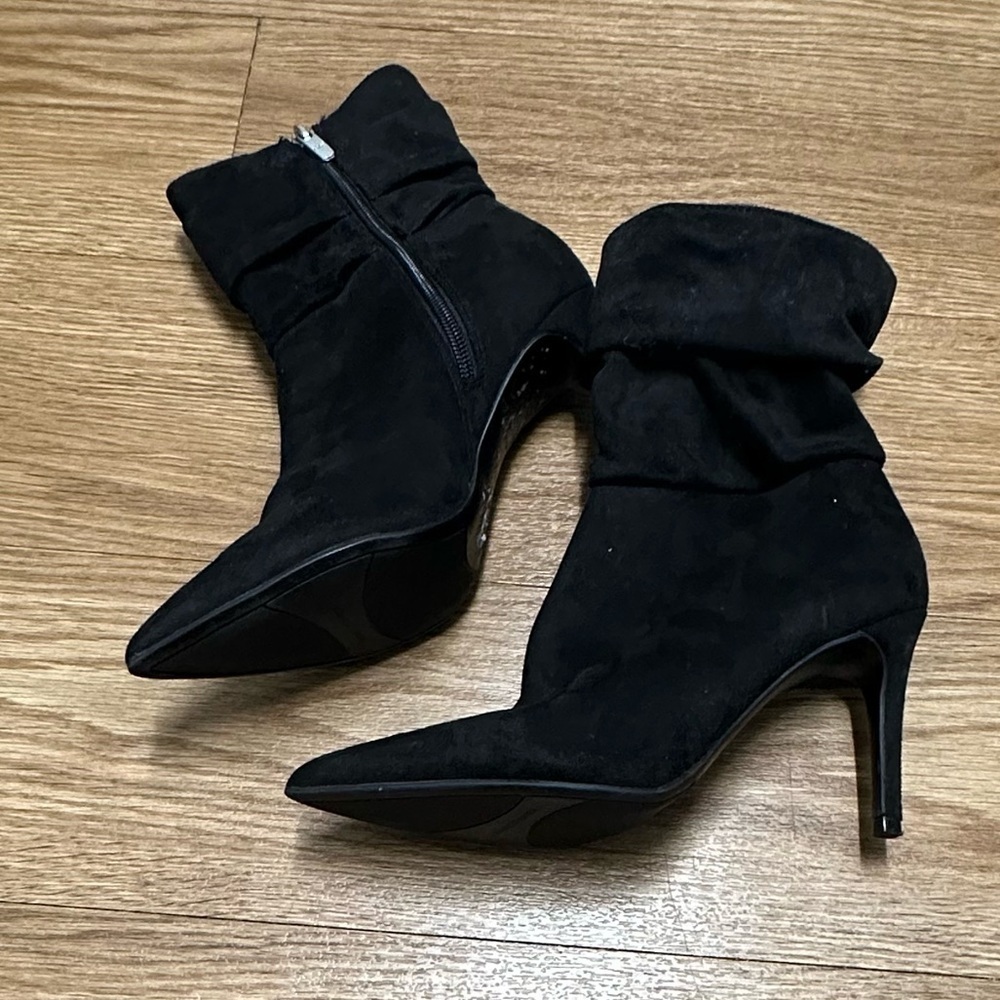 Marc Fisher pointed toe black ankle suede boots - Picture 2 of 12